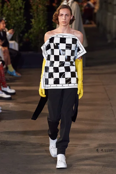 Look 19